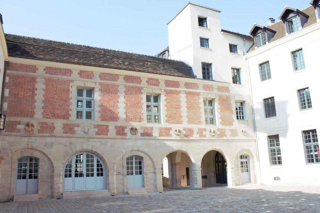 cour intérieure, aile nord, façade sud