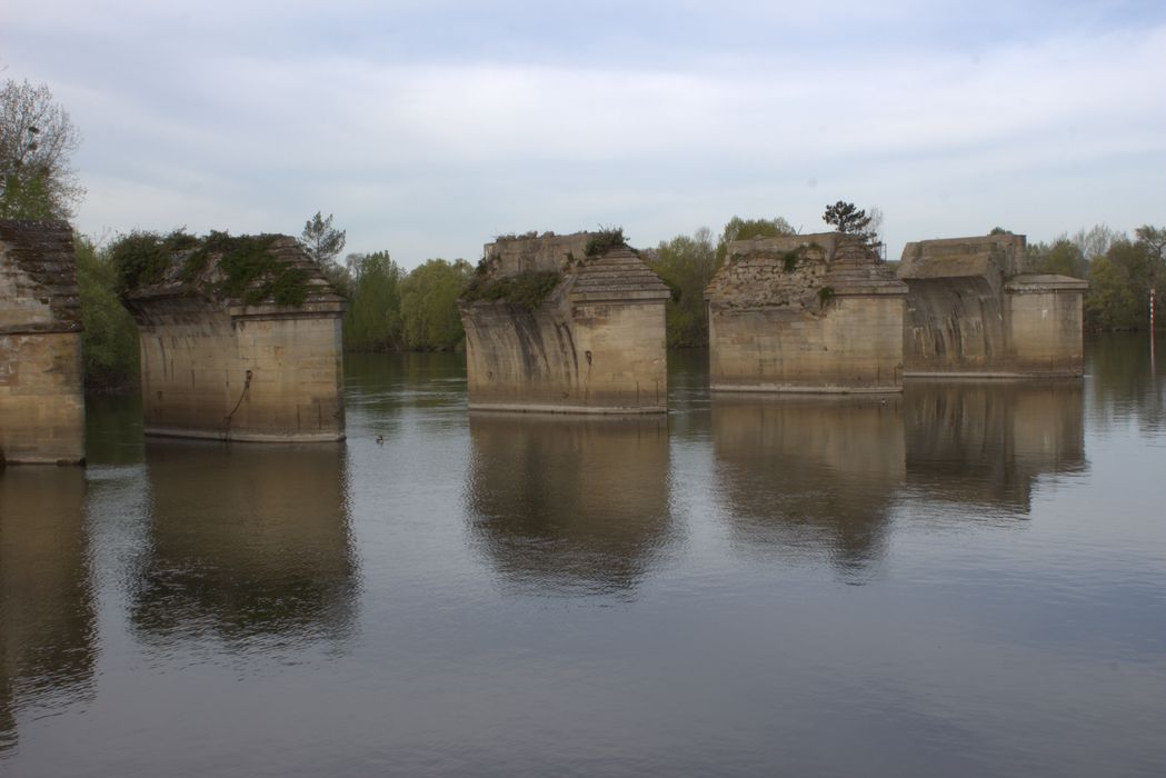 Pont sur la Seine (également sur commune de Carrières-sous-Poissy)
