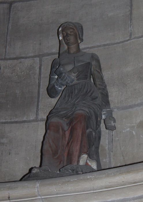 statue : Sainte Geneviève (?)