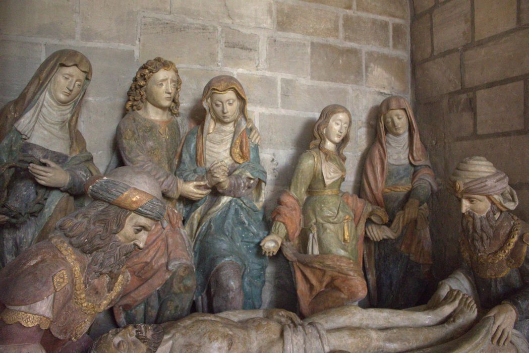 groupe sculpté : Mise au tombeau (la), vue partielle
