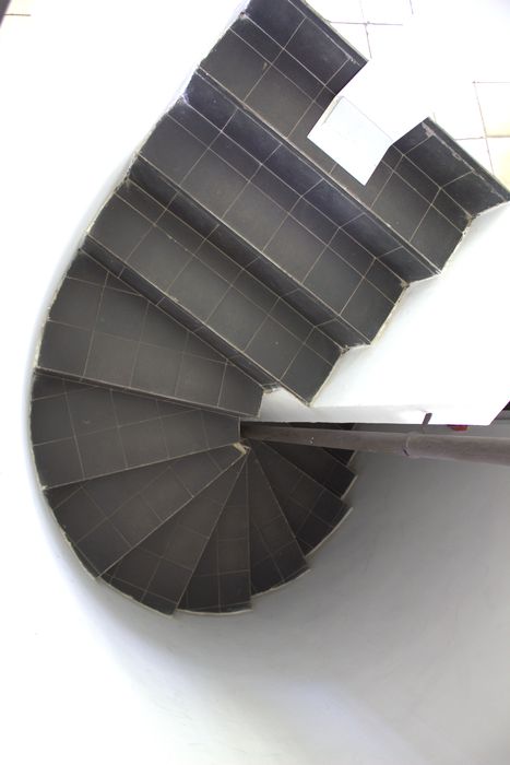 escalier hélicoïdal, accès au sous-sol