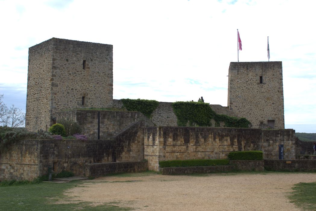 tours de la Châtelaine et du Seigneur depuis la haute cour