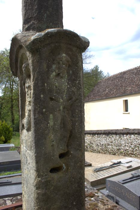 vue générale de la croix, détail du fût