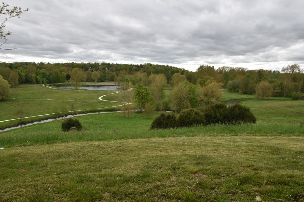 vue générale du parc depuis l’emplacement du temple de la Piété familiale en direction du Sud-Est