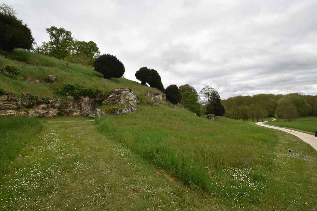 enrochement abritant le passage couvert
