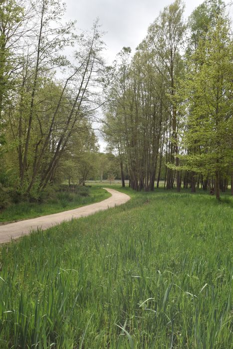 allé à proximité de la rivière anglaise
