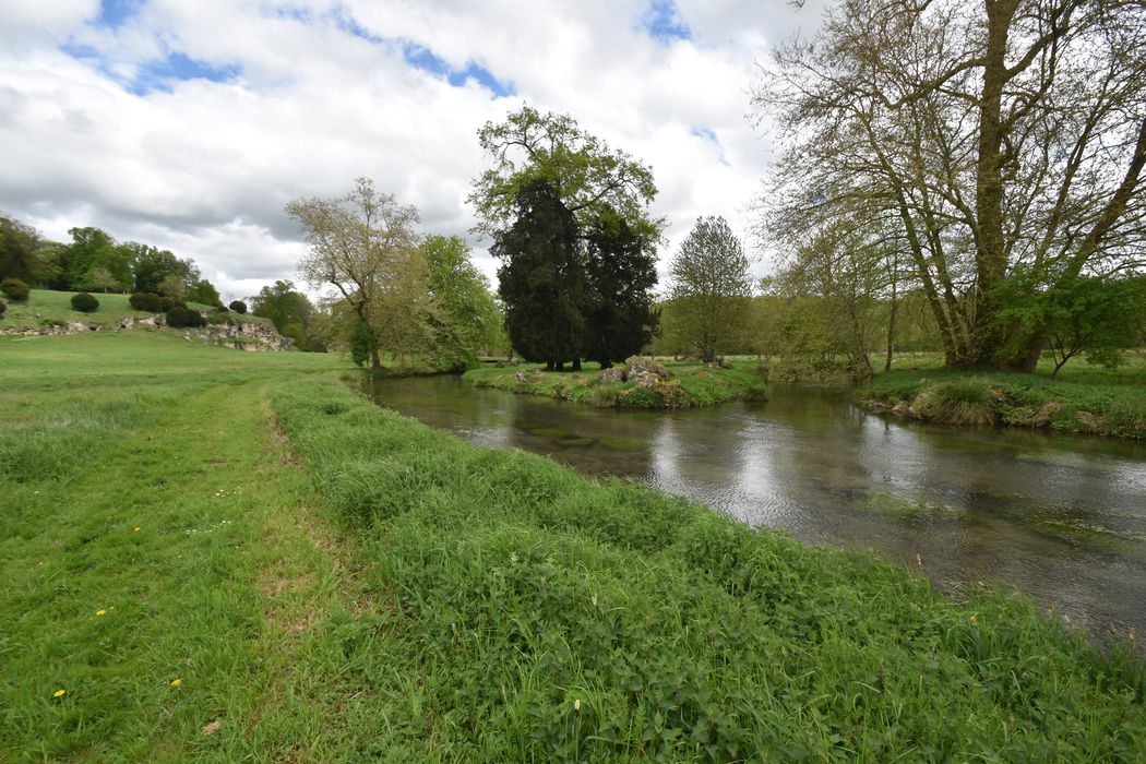 rivière de la Juine en amont du pont Cintré