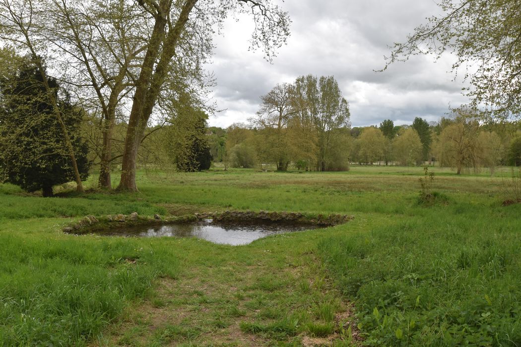 source à l’Est du pavillon de la Pompe