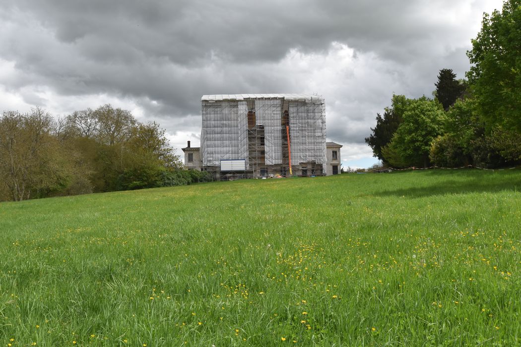 vue partielle du parc depuis l’Ouest en direction du château à l ‘Est