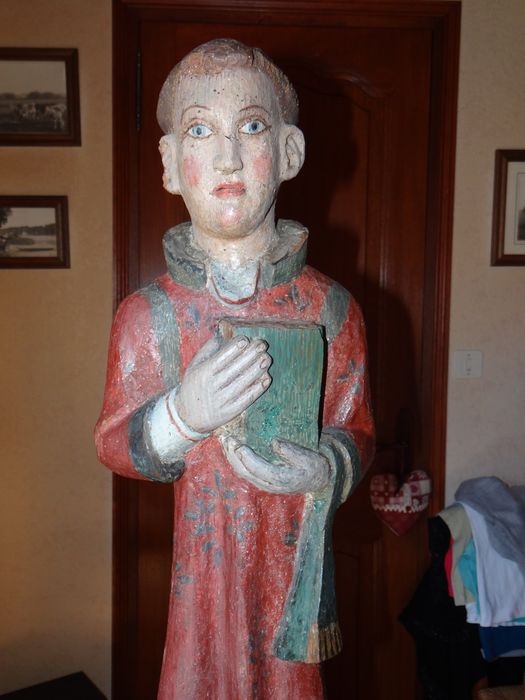 statue : Saint Benoît ou saint Étienne, vue partielle