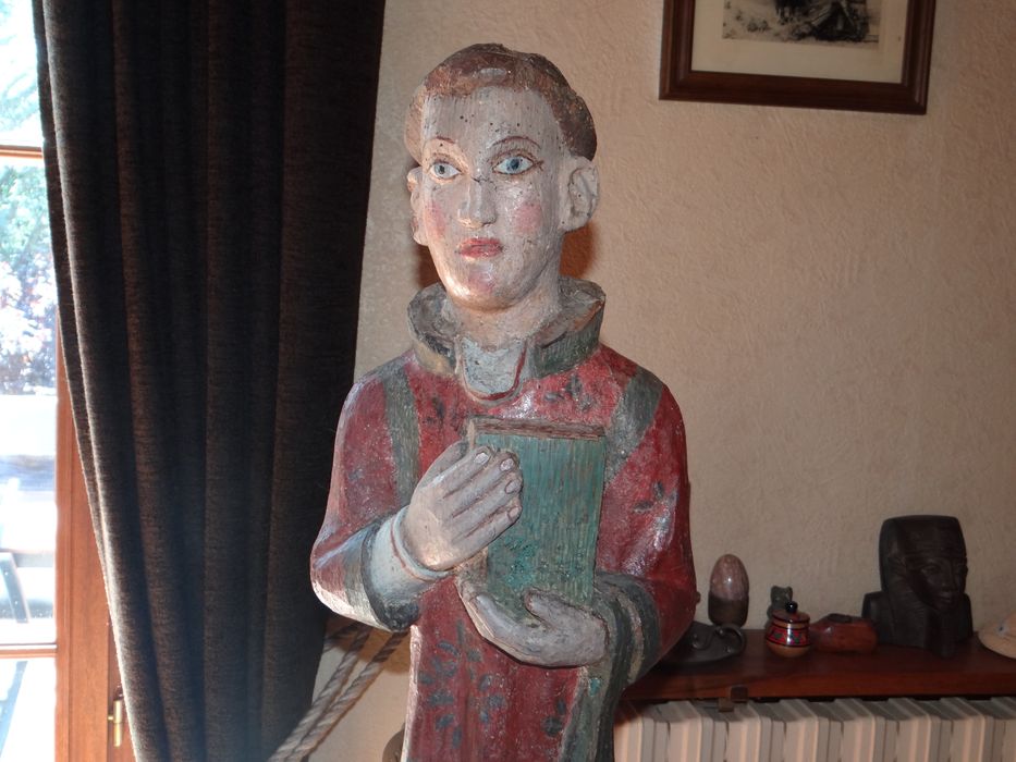 statue : Saint Benoît ou saint Étienne, vue partielle