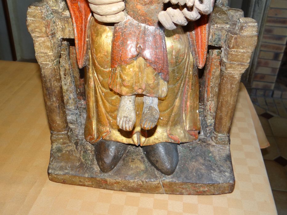 statue : Vierge en majesté (Vierge à l’Enfant), détail