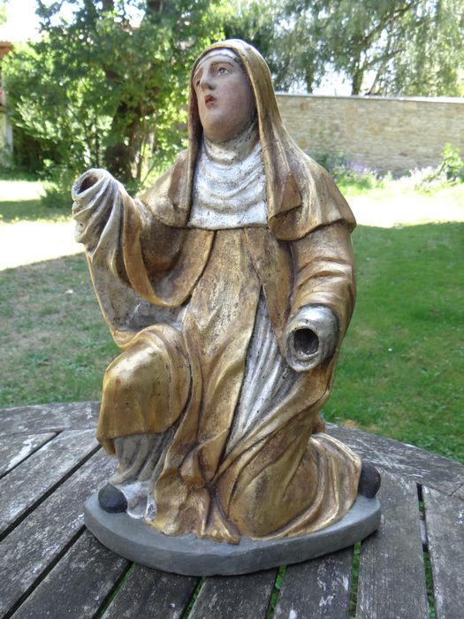Statue : Sainte femme