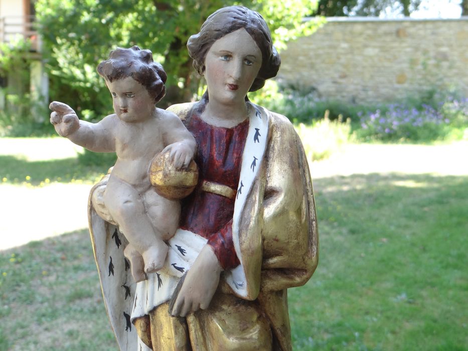 statue : Vierge à l’Enfant, vue partielle