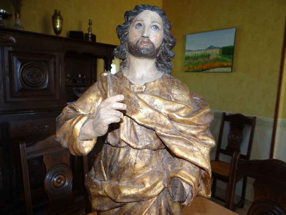 statue : Saint Jean l'Evangéliste, vue partielle