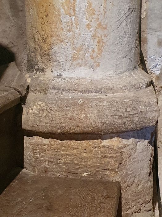 nef, détail de la base d’une colonne