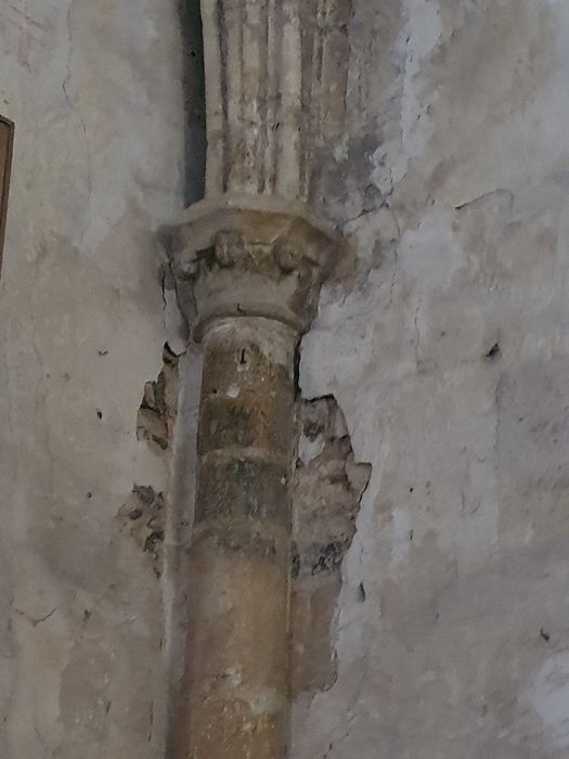 nef, détail d’un chapiteau sculpté