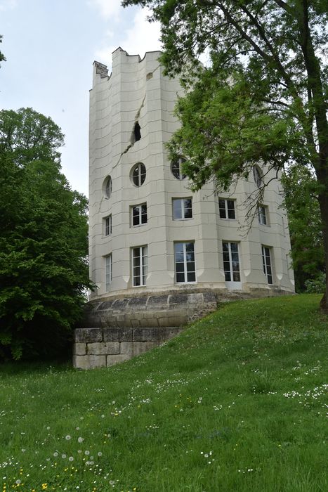 colonne détruite, élévation sud-est