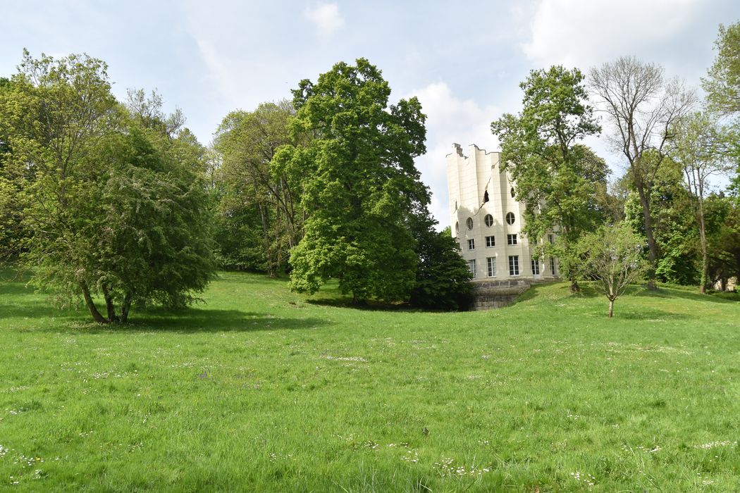vue partielle du parc depuis le théâtre découvert en direction du Nord-Ouest