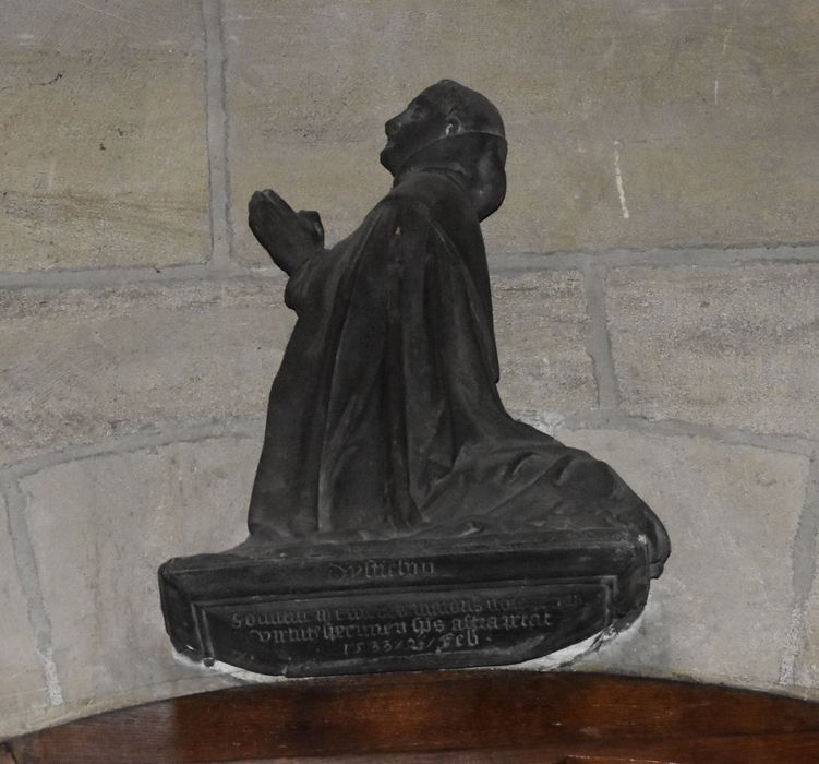 statue : Donateur agenouillé