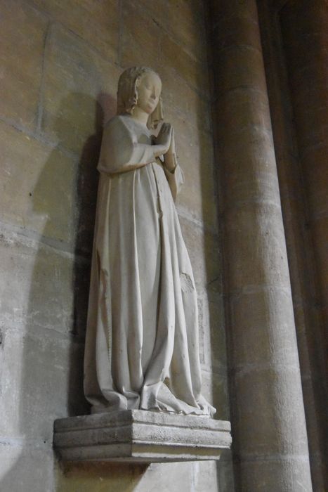 statue : Isabeau de France, fille de saint Louis et reine de Navarre