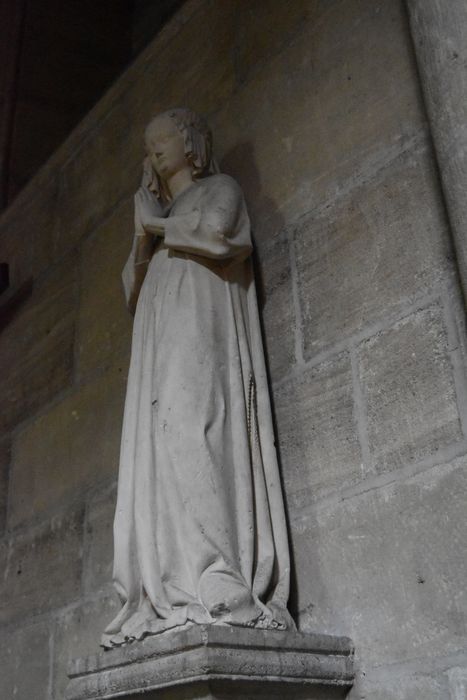 statue : Isabeau de France, fille de saint Louis et reine de Navarre