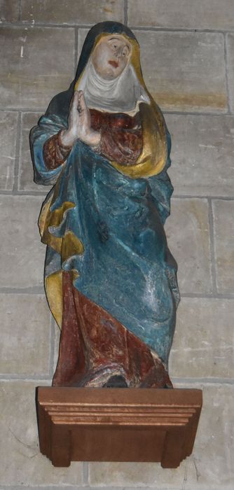 statue de calvaire : Vierge