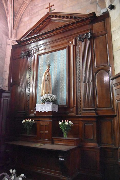 lambris de revêtement d’une chapelle latérale 