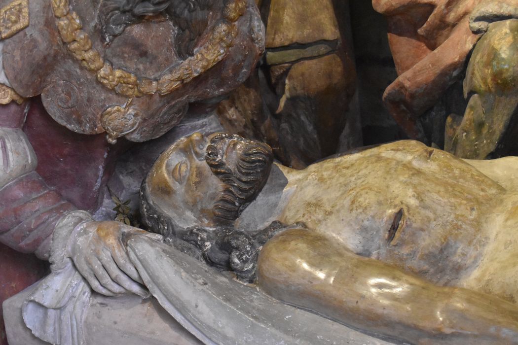 groupe sculpté : Mise au tombeau (la), vue partielle