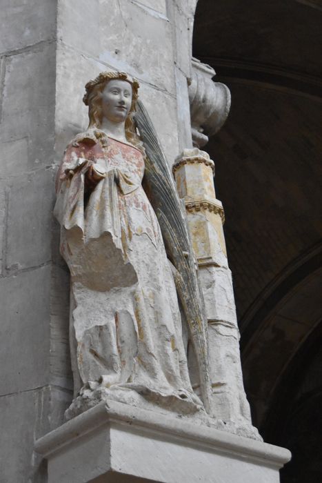 statue : Sainte Barbe