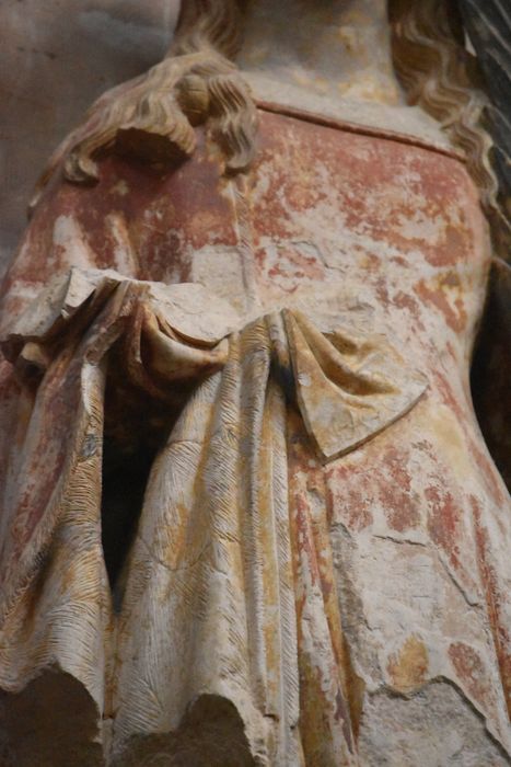 statue : Sainte Barbe, détail