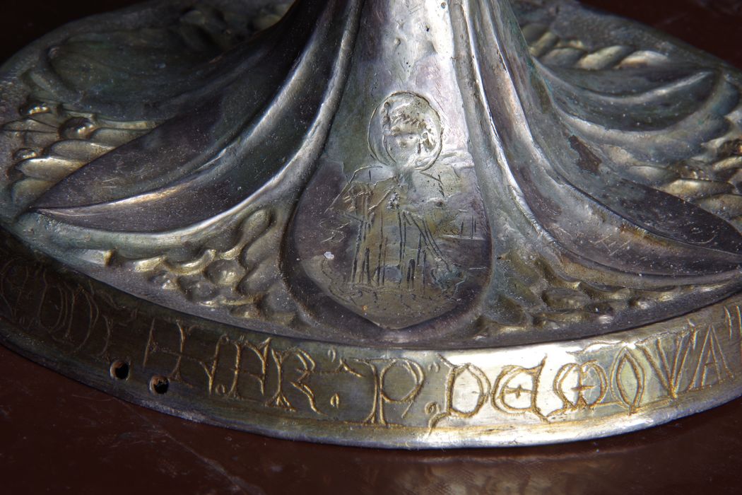 reliquaire-monstrance (reliquaire pédiculé à monstrance cylindrique verticale) de saint Amand et saint Junien, détail