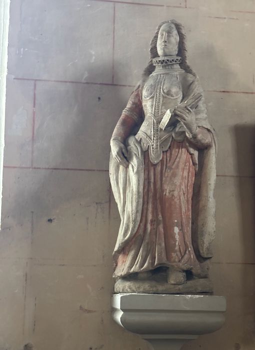 statue : Femme au livre