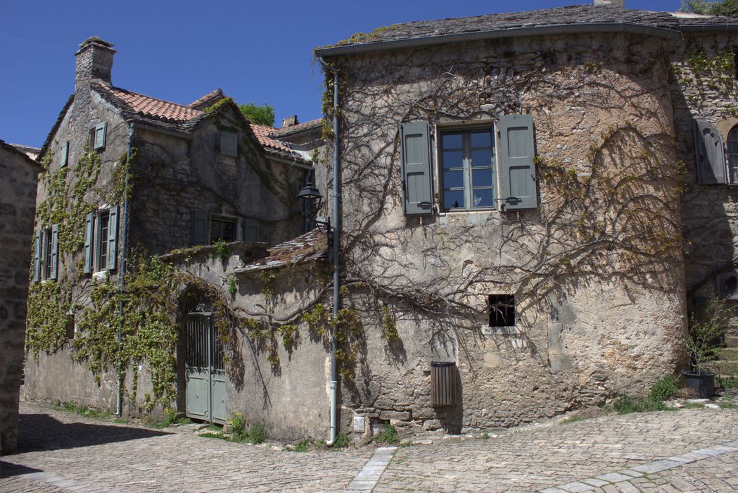 vue générale des façades depuis la rue