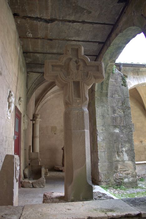 vue générale de la croix