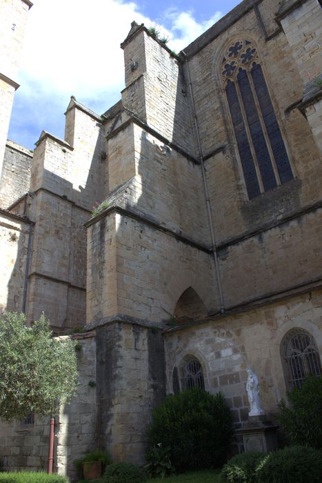 façade latérale sud-ouest sur le cloître, vue partielle