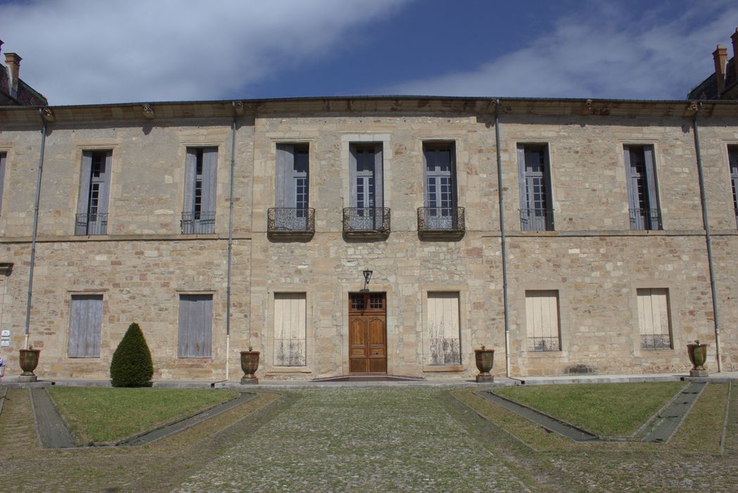 façade sud-est sur la cour d’honneur