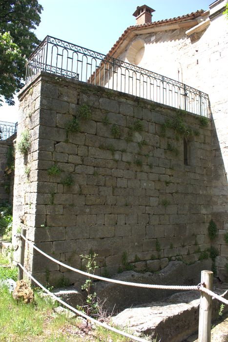 extension de l’aile est formant terrasse au sud