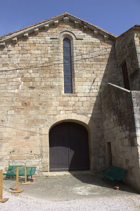 portail d’accès ouest à l’église