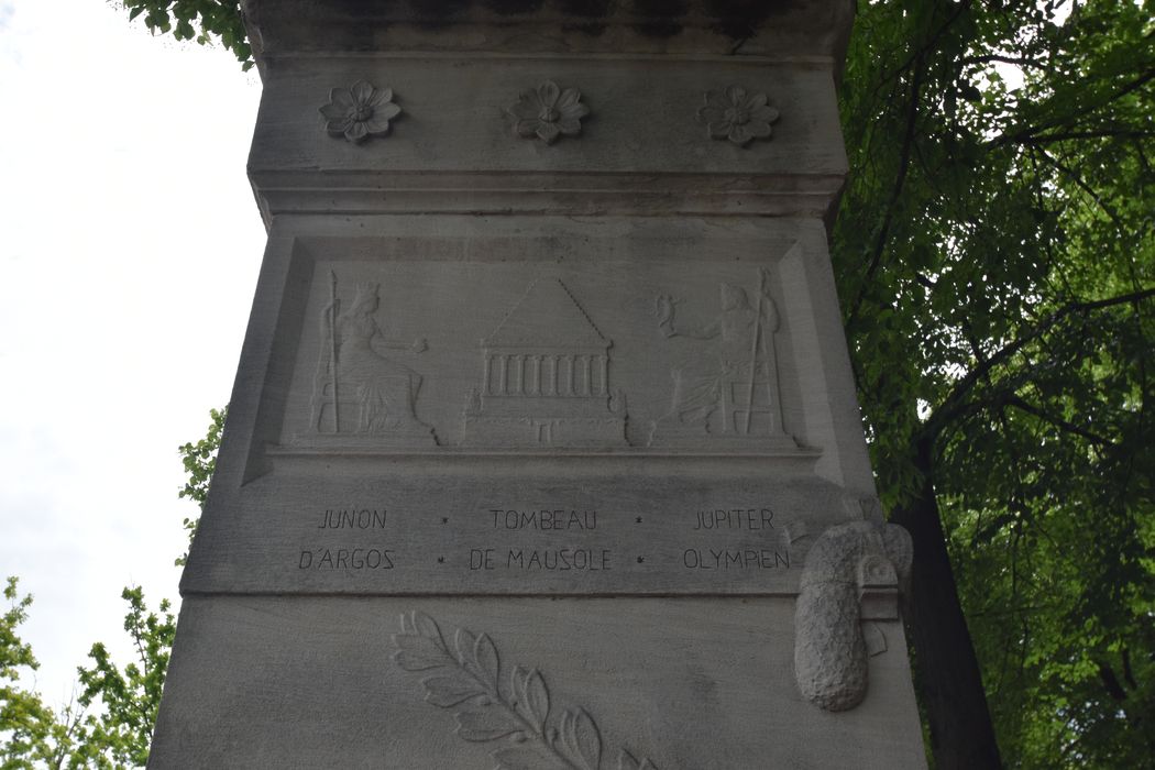 détail d’un bas-relief