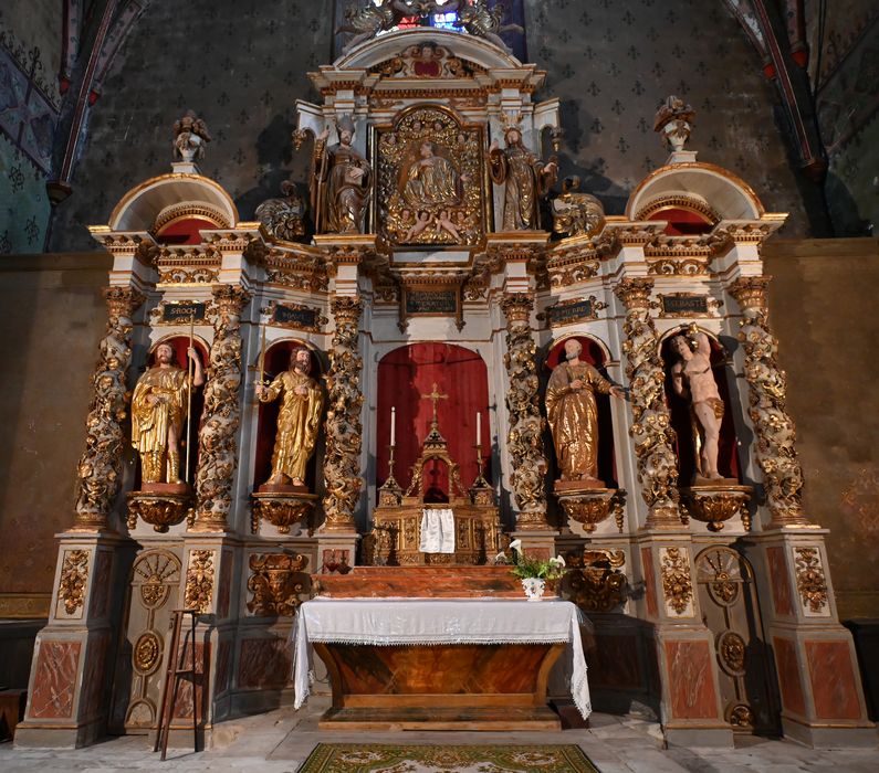 maître-autel, retable, tabernacle, statues : Saint Roch, saint Paul, saint Pierre, saint Sébastien, saint Exupère (?), saint Sernin (?), sainte Claire, saint Raymond
