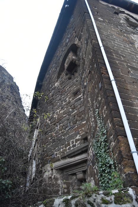 façade nord-ouest, vue partielle