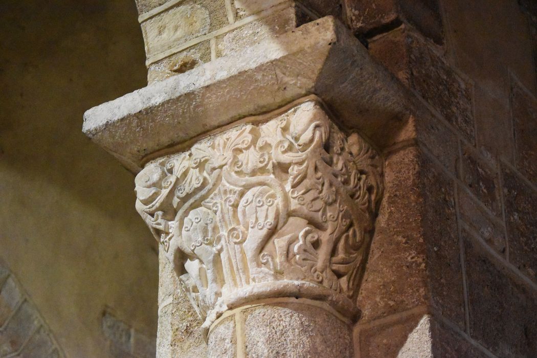bras du transept sud, détail d’un chapiteau sculpté