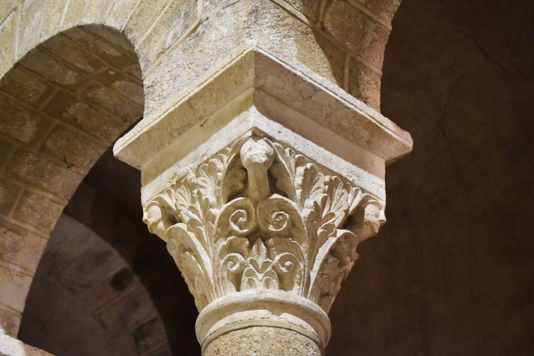 bras du transept sud, détail d’un chapiteau sculpté