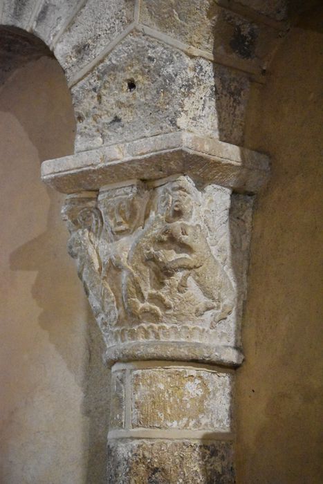 bras du transept sud, détail d’un chapiteau sculpté