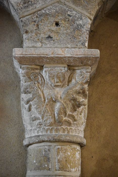bras du transept sud, détail d’un chapiteau sculpté