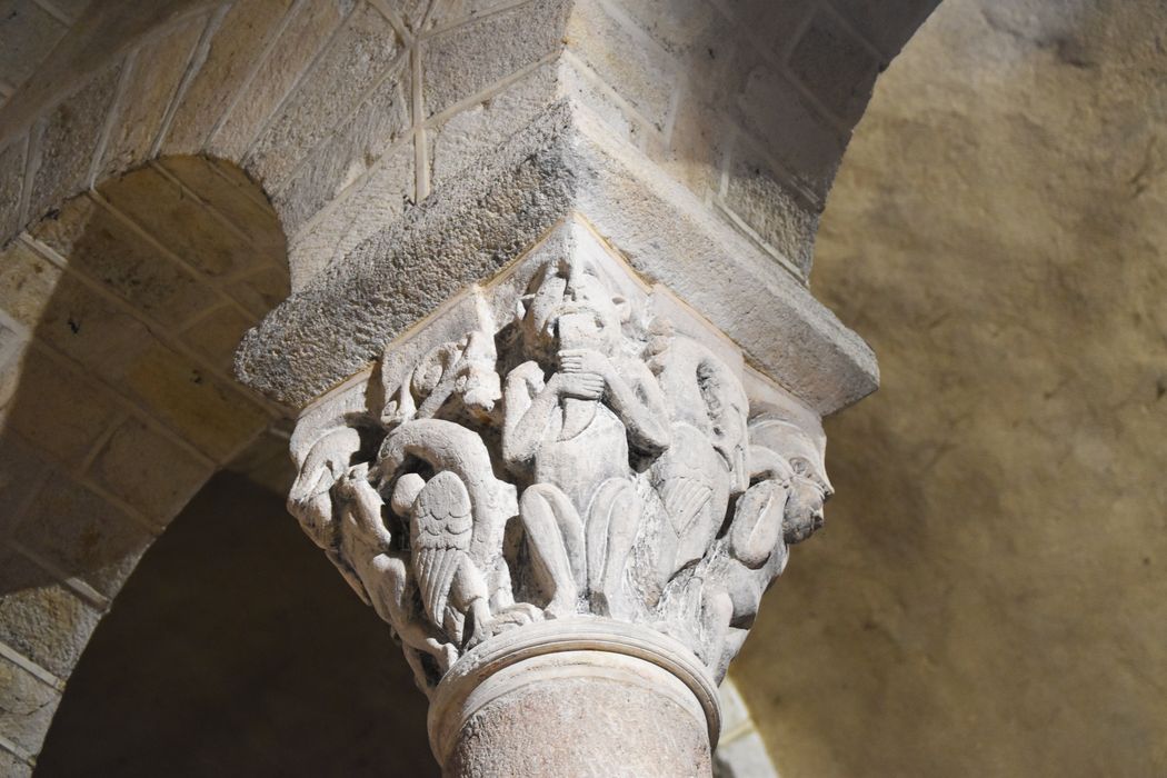 bras du transept sud, détail d’un chapiteau sculpté
