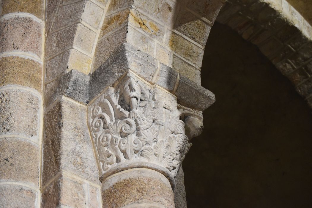 bras du transept sud, détail d’un chapiteau sculpté