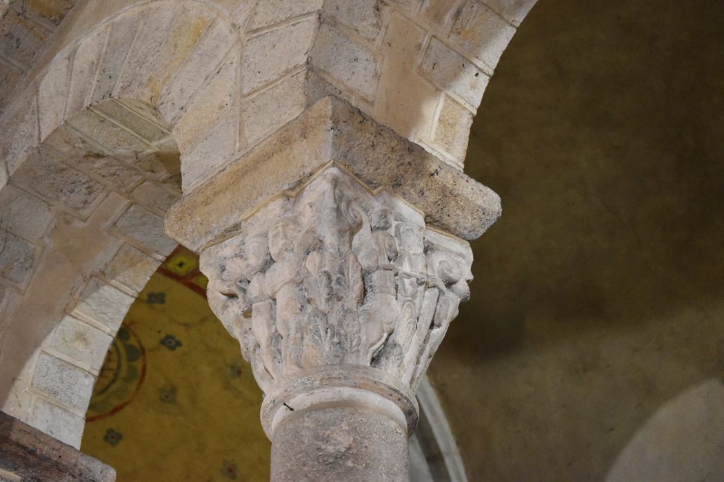bras du transept sud, détail d’un chapiteau sculpté