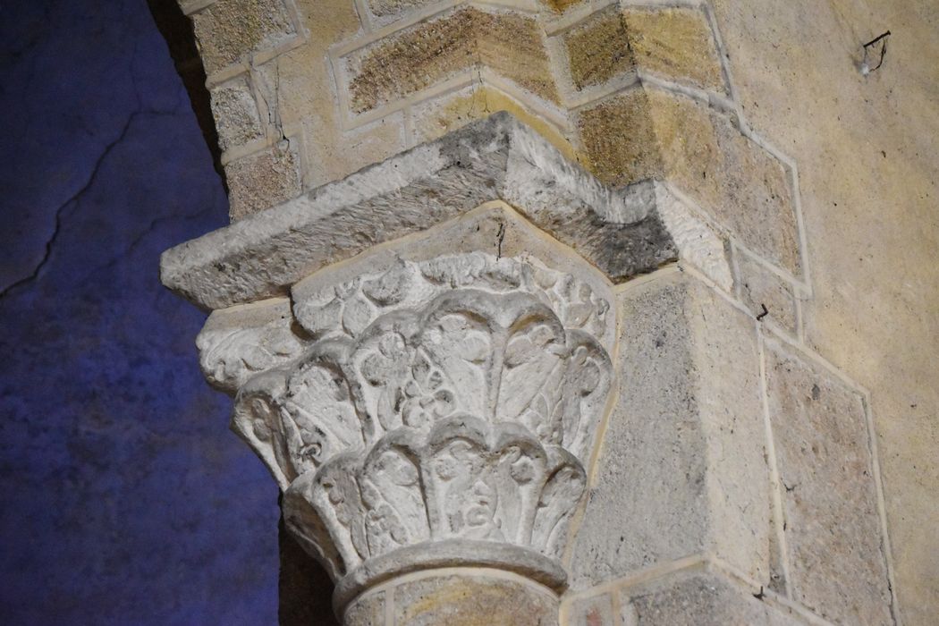 bras du transept nord, détail d’un chapiteau sculpté